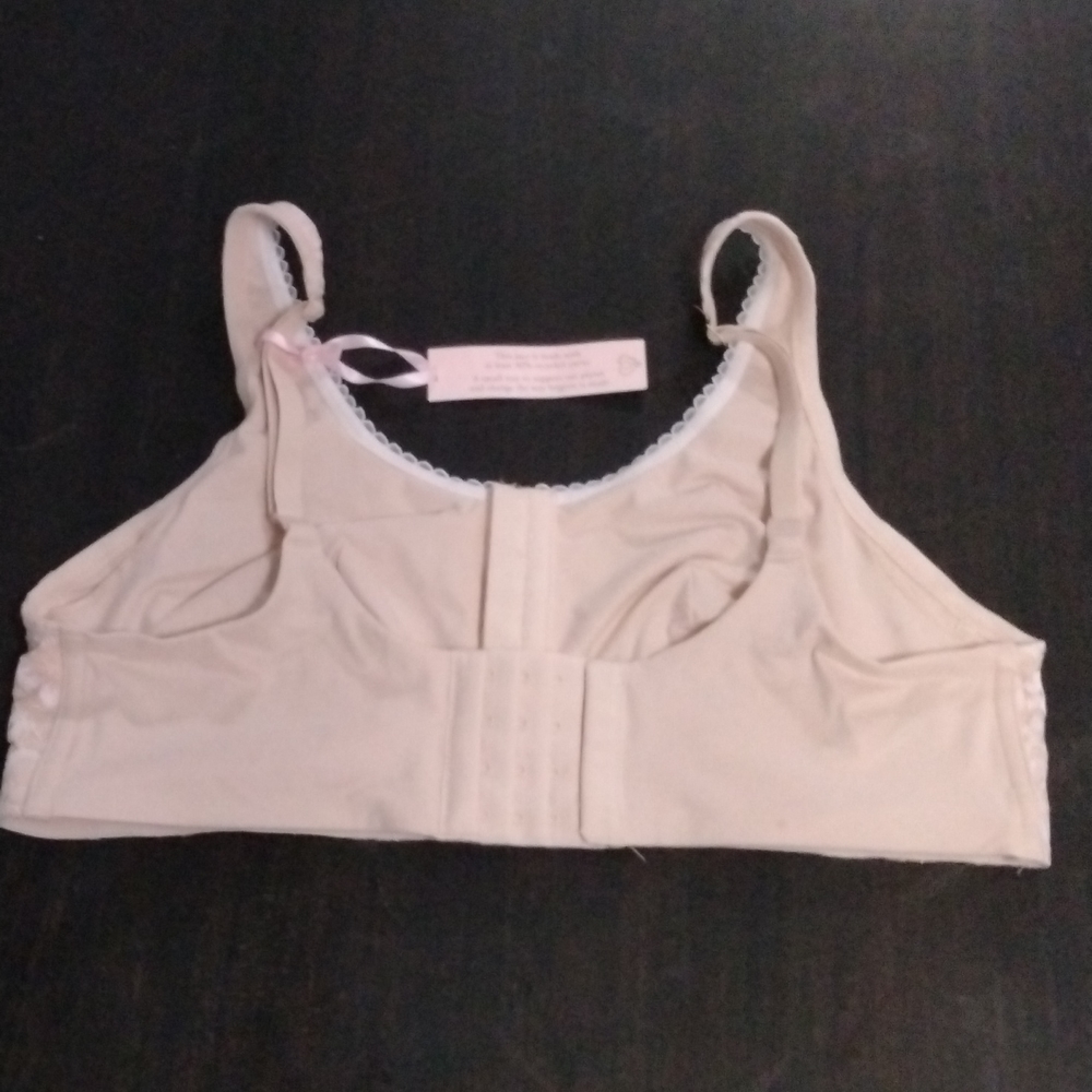 Victoria's secret brallete sz L color natural new with tag